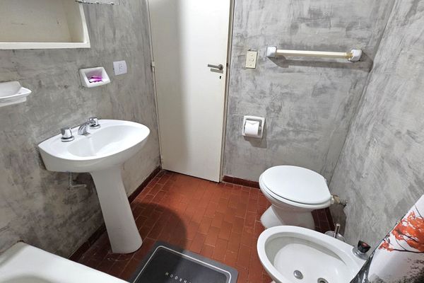 Depto 2 ambientes sobre calle Azcuénaga, Recoleta