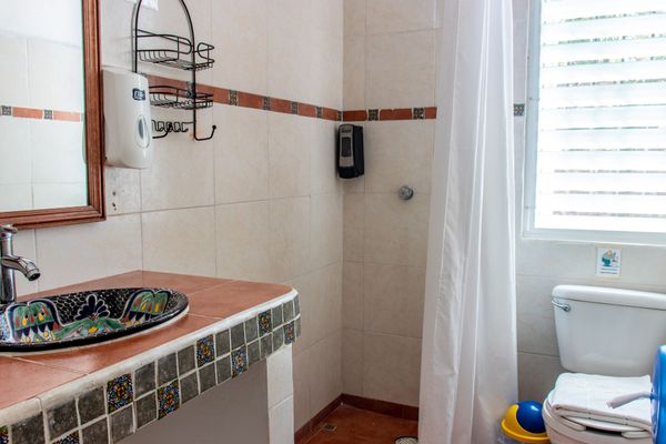 Baño de Estudio Familiar, Hotel Casaejido, Playa del Carmen, México