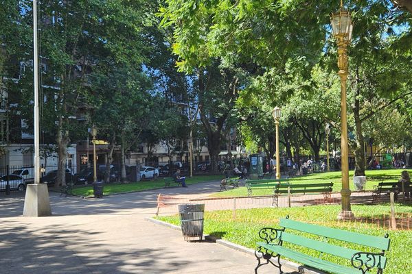 Depto 2 ambientes sobre calle Azcuénaga, Recoleta