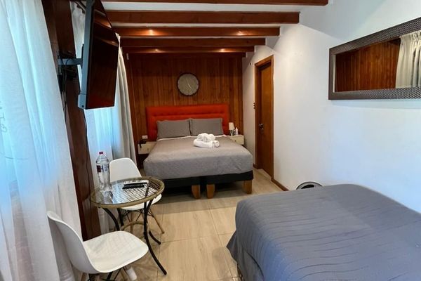 Habitación Triple Con Vista Estacionamiento Entrada Exterior