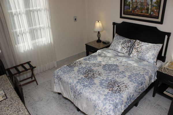 SENCILLA 1 CAMA QUEEN SIZE