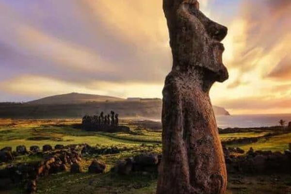 Amanecer en Ahu Tongariki