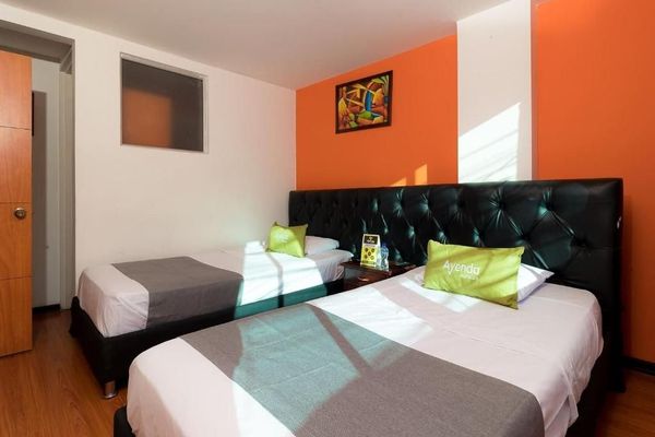 Habitación Twin con Baño Externo