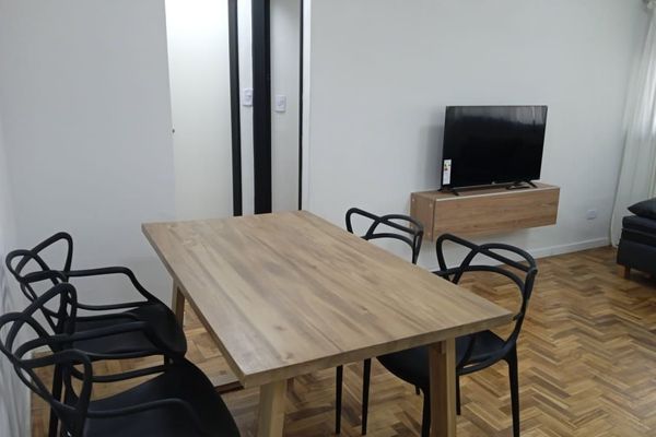 Depto en la zona de Once, ideal para compras.