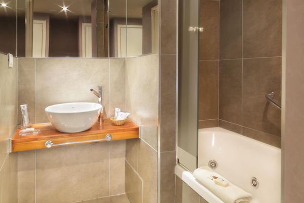 Suite Doble Clásica con Vista al Lago