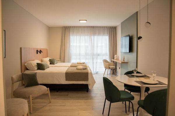 Monoambiente con 2 camas individuales
