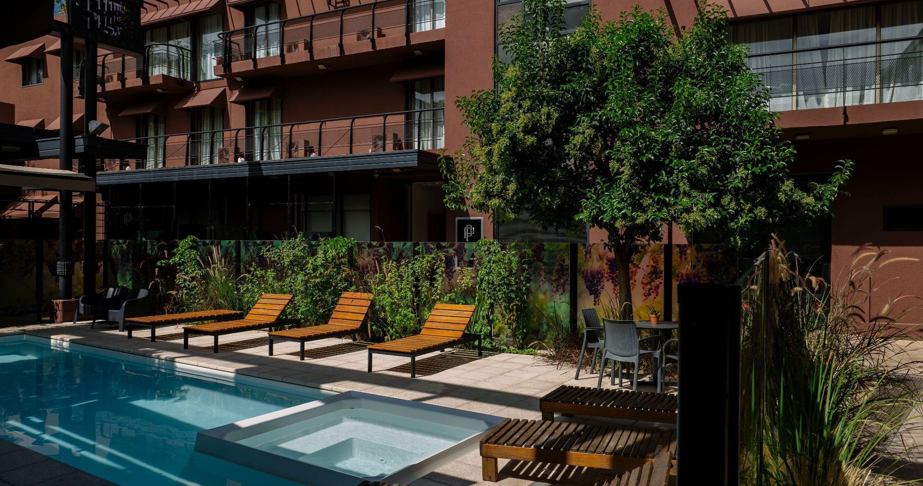 Plaza Paradiso Petit Hotel