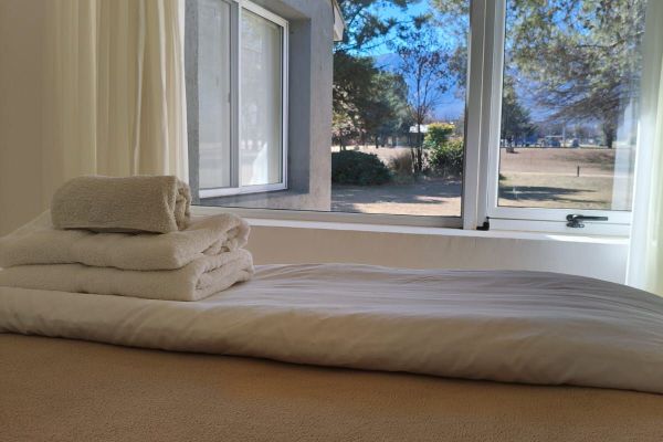 vista a las sierras y el parque dormitorio principal