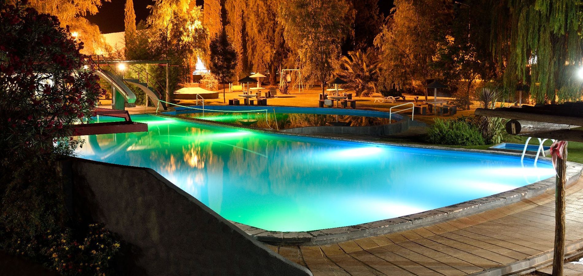 PILETA DE TEMPORADA AL AIRE LIBRE