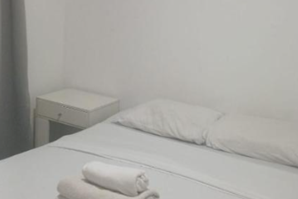 Maravilloso departamento en calle Venezuela con balcón