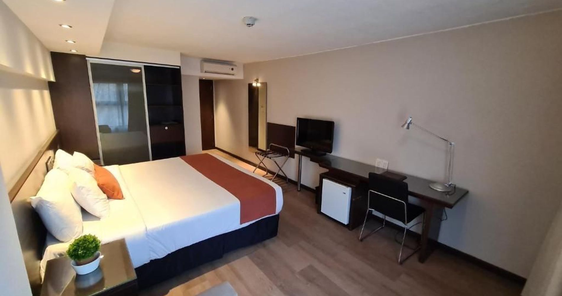 Crystal Tower Hotel