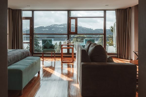 Suite Deluxe con Vistas al Lago y Balcón