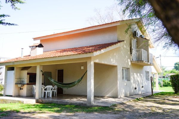 Sector Sierras 1 (2 Plantas) - 3 Habitaciones y 2 baños (Hasta 2 huéspedes) 