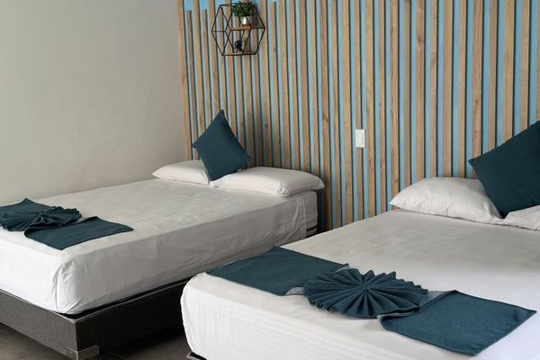 VILLAS MÚLTIPLES — CAMA DOBLE + 2 CAMAS INDIVIDUALES + CAMA AUXILIAR