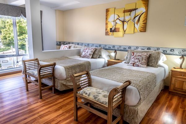 Habitación Triple Superior Con Vista a la Montaña 