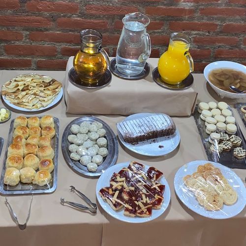 DESAYUNO: De 06:30 a 10:00 hs