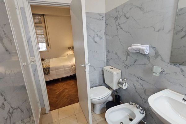 Depto 2 ambientes sobre calle Moldes, Belgrano