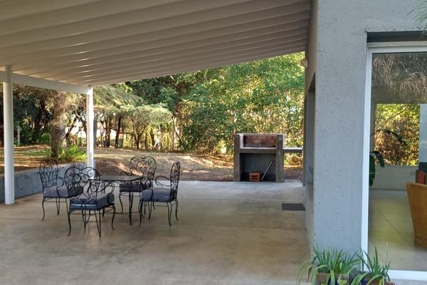 gran galeria con asador individual y juego de jardín