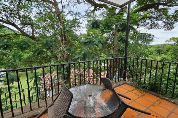 SUPERIOR CON BALCON