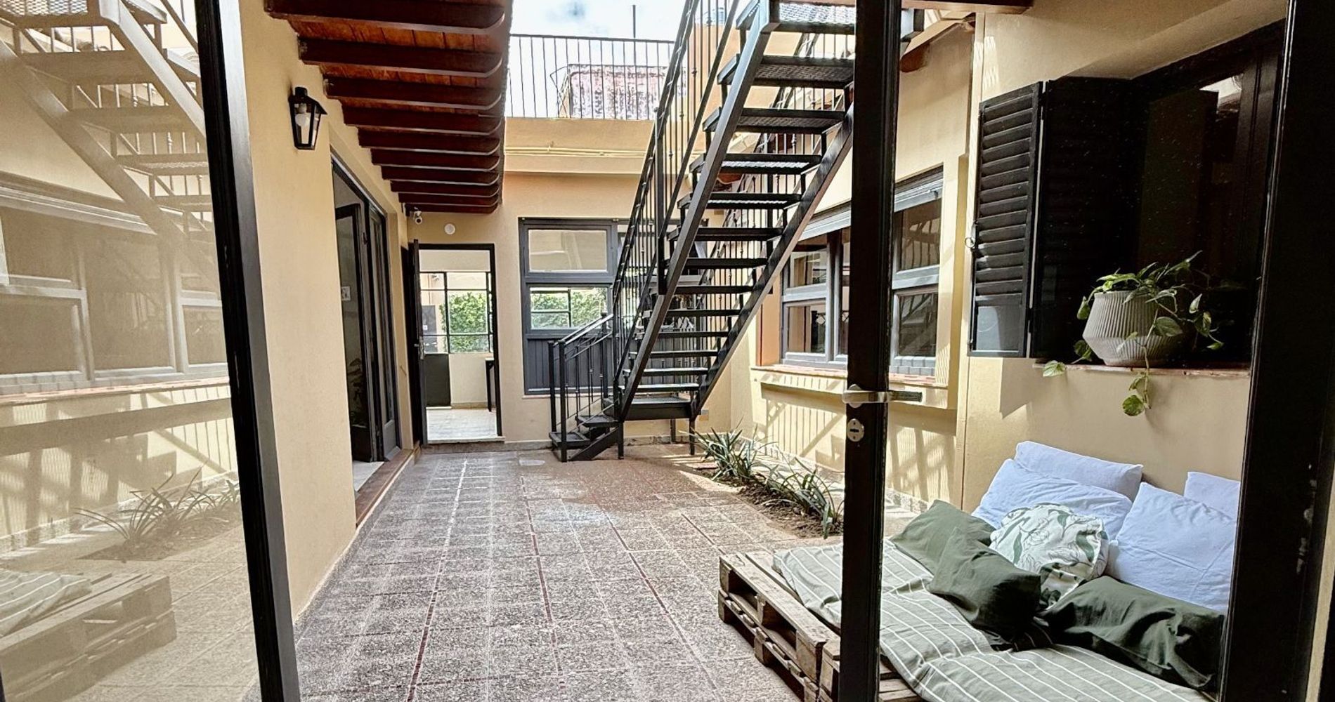 Clivias Hostel