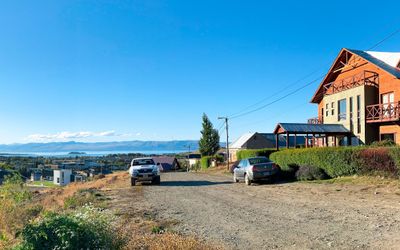 HosteriaLupama - Estacionamiento en la callle