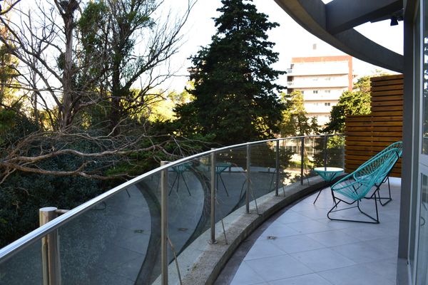 Doble Estandar con Balcón