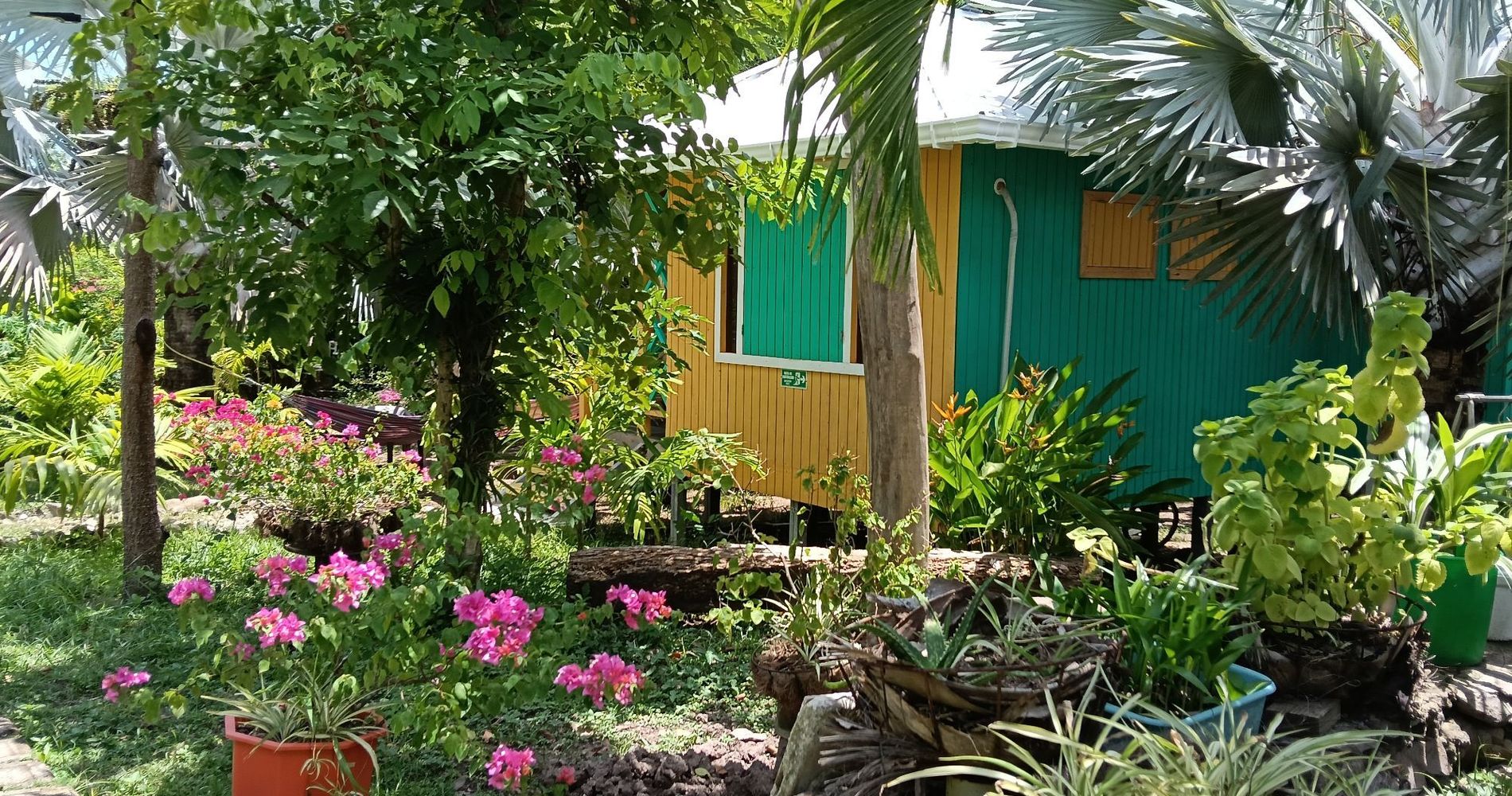 HOTEL YELLOW HOME PROVIDENCE ISLAND