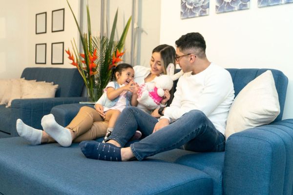 Escenario ideal para compartir momentos de calidad con tus seres queridos. Imagina la felicidad de reunirte en la acogedora sala de estar después de un día ocupado, compartiendo risas y creando recuerdos. Con detalles cuidadosamente diseñados para ti