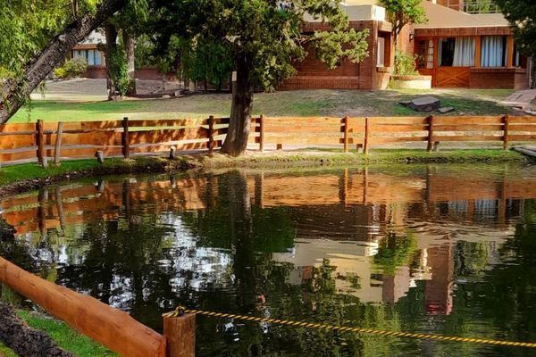 Cabaña con Balcón y Parrilla