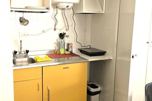 Monoambiente con pequeño patio privado sobre Avenida Santa Fe, Palermo [Edificio Mediterraneo]