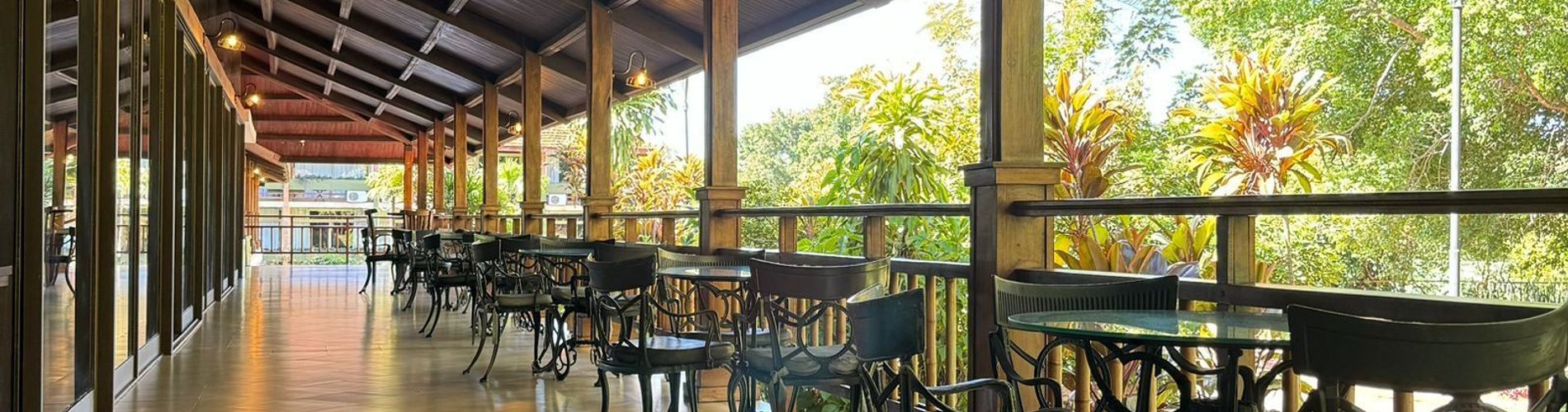 Roots Sturgeon Hotel