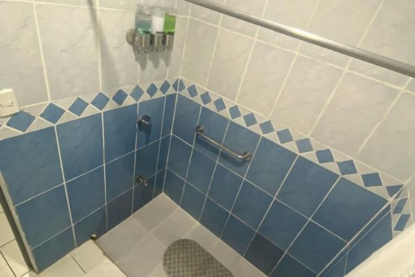 1 twin bed / Single Guest Room 