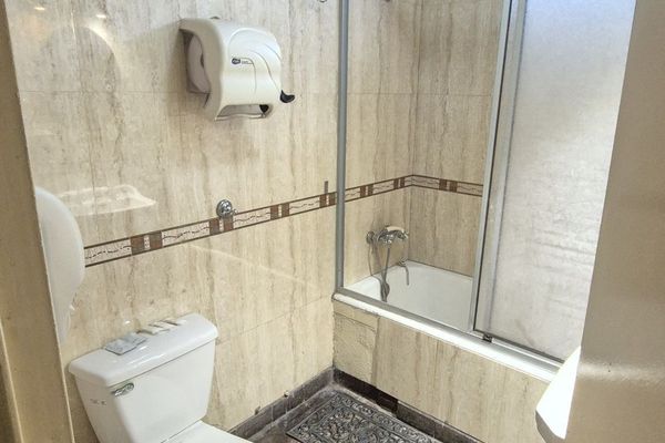 Habitación con baño compartido