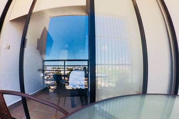 Roof Studio in Vanessa 24