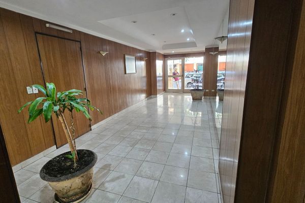 Depto 2 ambientes sobre calle Azcuénaga, Recoleta