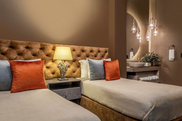 Gótica Estándar Doble Lobo