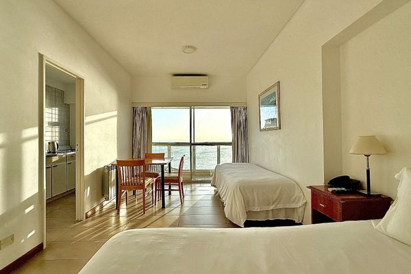 Departamento de 1 ambiente superior vista lateral al mar