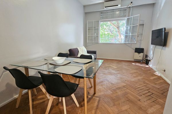 Depto 2 ambientes sobre calle Moldes, Belgrano