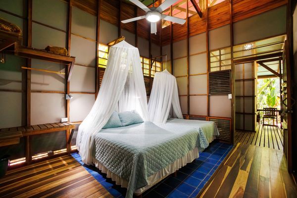 Bungalow de 2 dormitorios con piscina privada