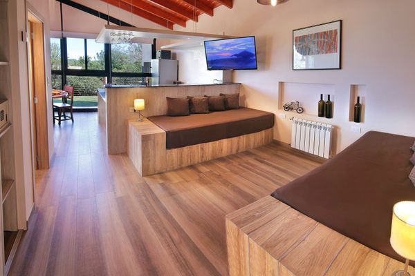 STUDIO & SUITE