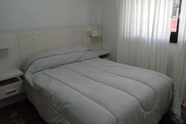 Depto en la zona de Once, ideal para compras.