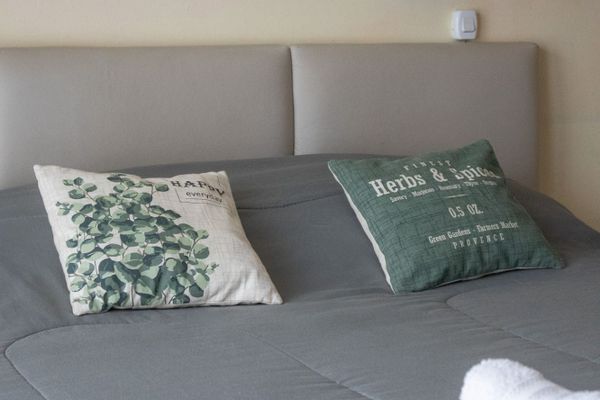 Doble Superior con Balcón a la Calle