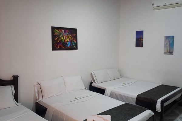 HABITACIÓN TRES CAMAS CON AIRE