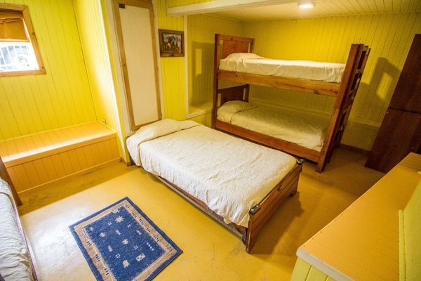 Cama en habitación compartida de 5 camas 