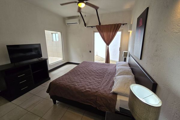 Villa con Balcón Superior