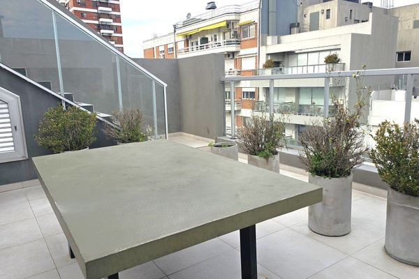 Depto monoambiente sobre calle Quesada, Belgrano.