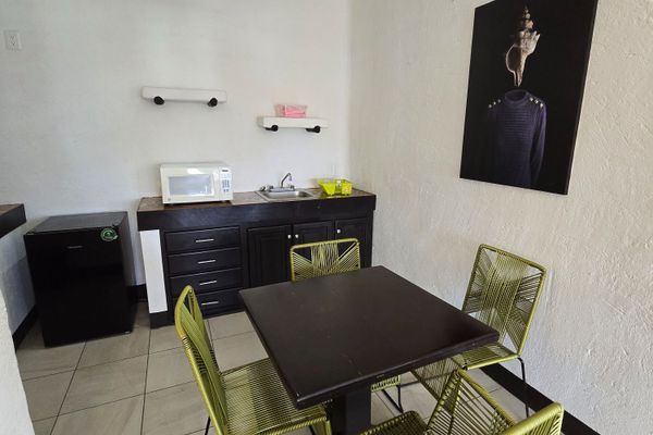 Villa con Balcón Superior