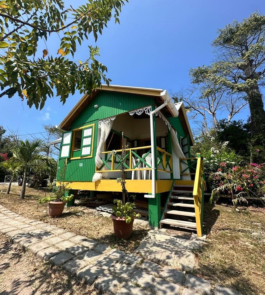 HOTEL YELLOW HOME PROVIDENCE ISLAND