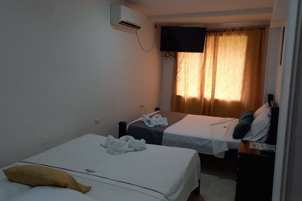 HABITACION DOS CAMAS DOBLES CON AIRE