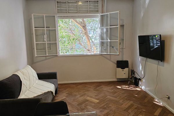 Depto 2 ambientes sobre calle Moldes, Belgrano